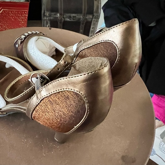Kenneth Cole Reaction Bronze Metallic Women's Heels NWT Size 7 - Picture 4 of 10